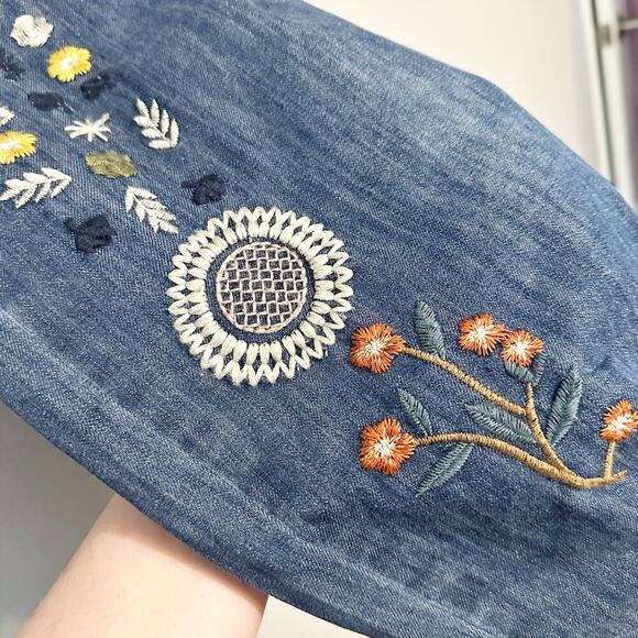 Indie Floral Embroidered Chambray Lantern Shorts women’s size small - Picture 4 of 10